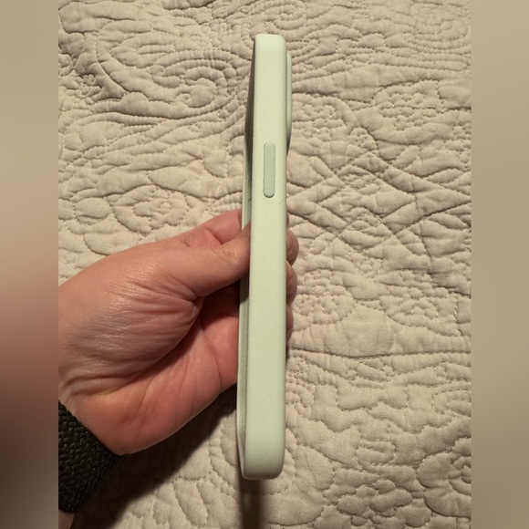 Apple iPhone 15 Pro Silicone Case Soft Mint - Picture 5 of 8